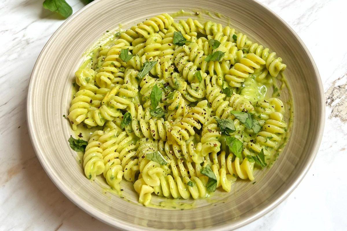 Pasta Cremosa con Aguacate y Albahaca - Krima